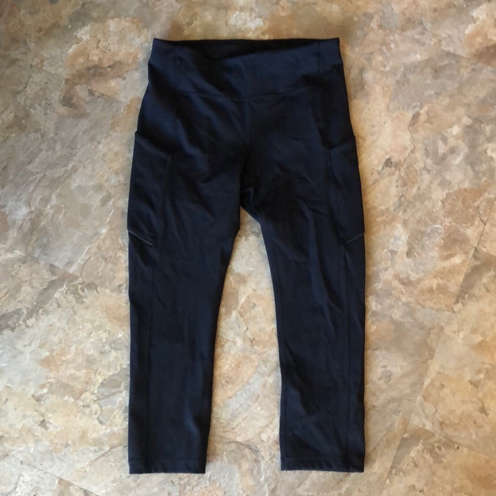 Lululemon black cropped leggings size 6